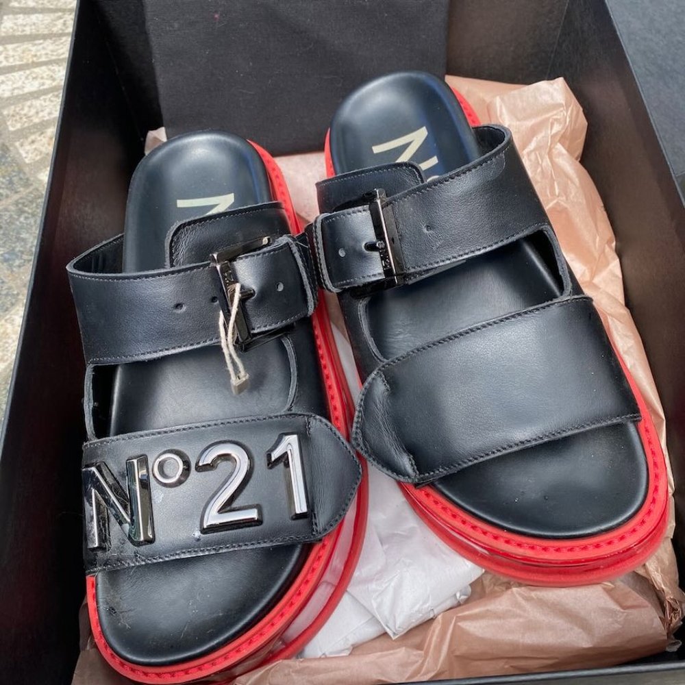 Pristine No. 21 platform slides! With original box.